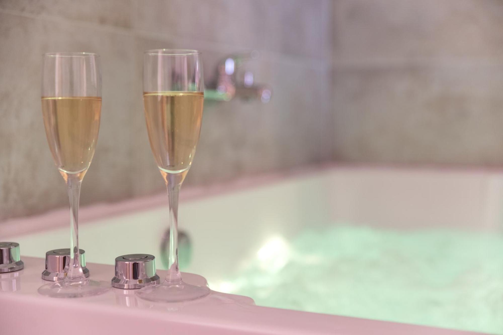 Le Fruit Defendu "Love Room" Jacuzzi Centre Ville Руан Екстериор снимка